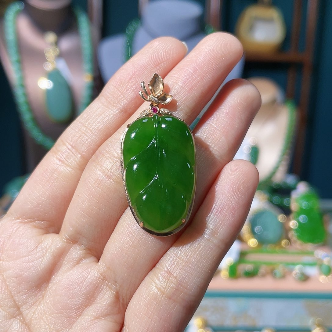 和田玉（碧玉）颈饰18K金镶嵌