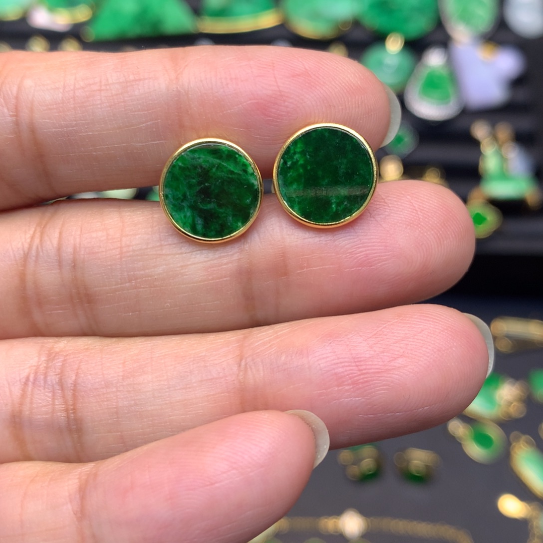 翡翠未镶嵌颈饰有纹