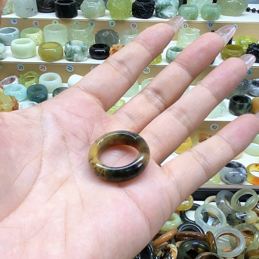 Y****岫玉未镶嵌天然岫玉戒指