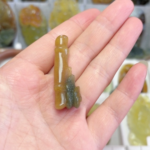 未镶嵌蛇纹石玉吊坠(不含链)