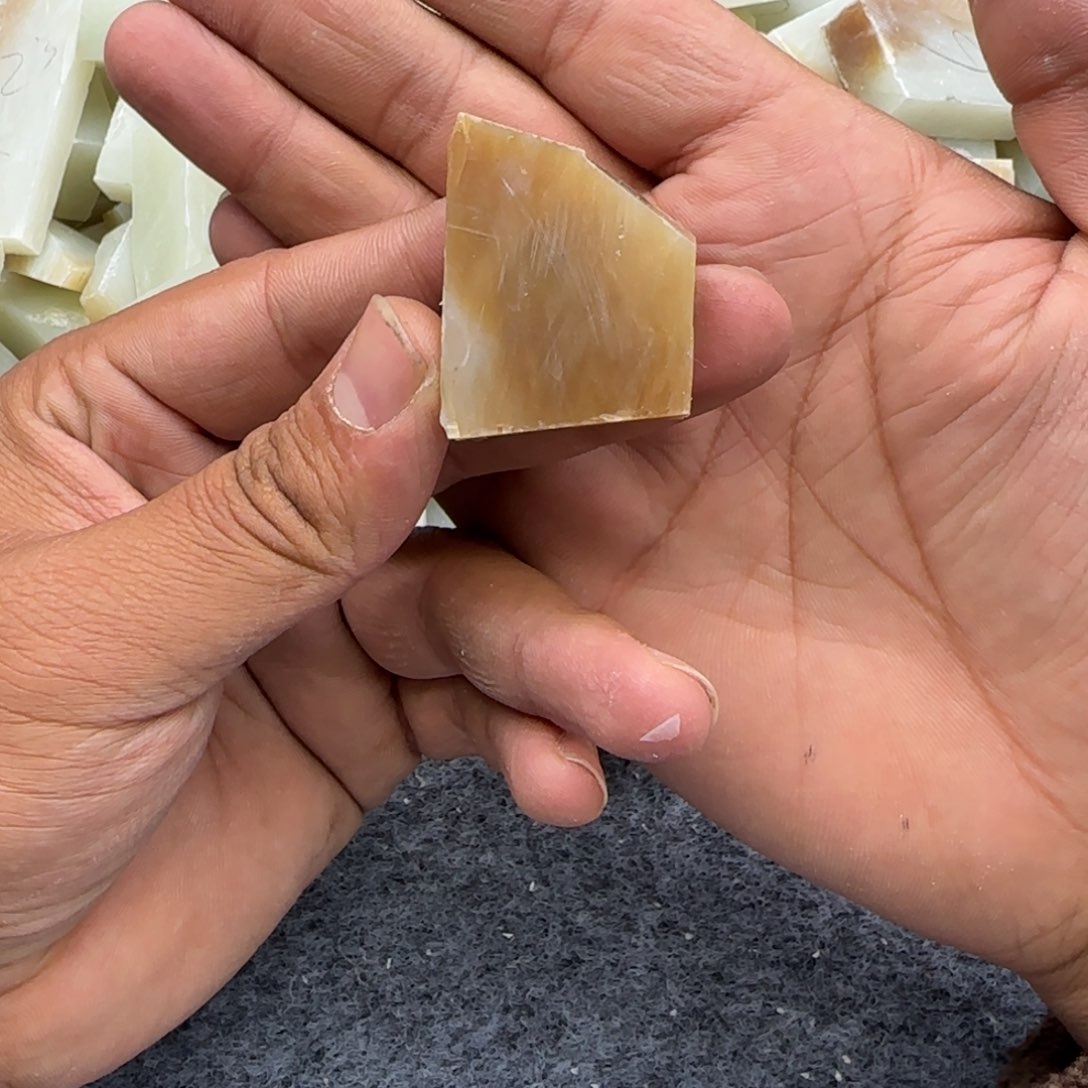 未镶嵌和田玉（糖玉）珠宝半成品