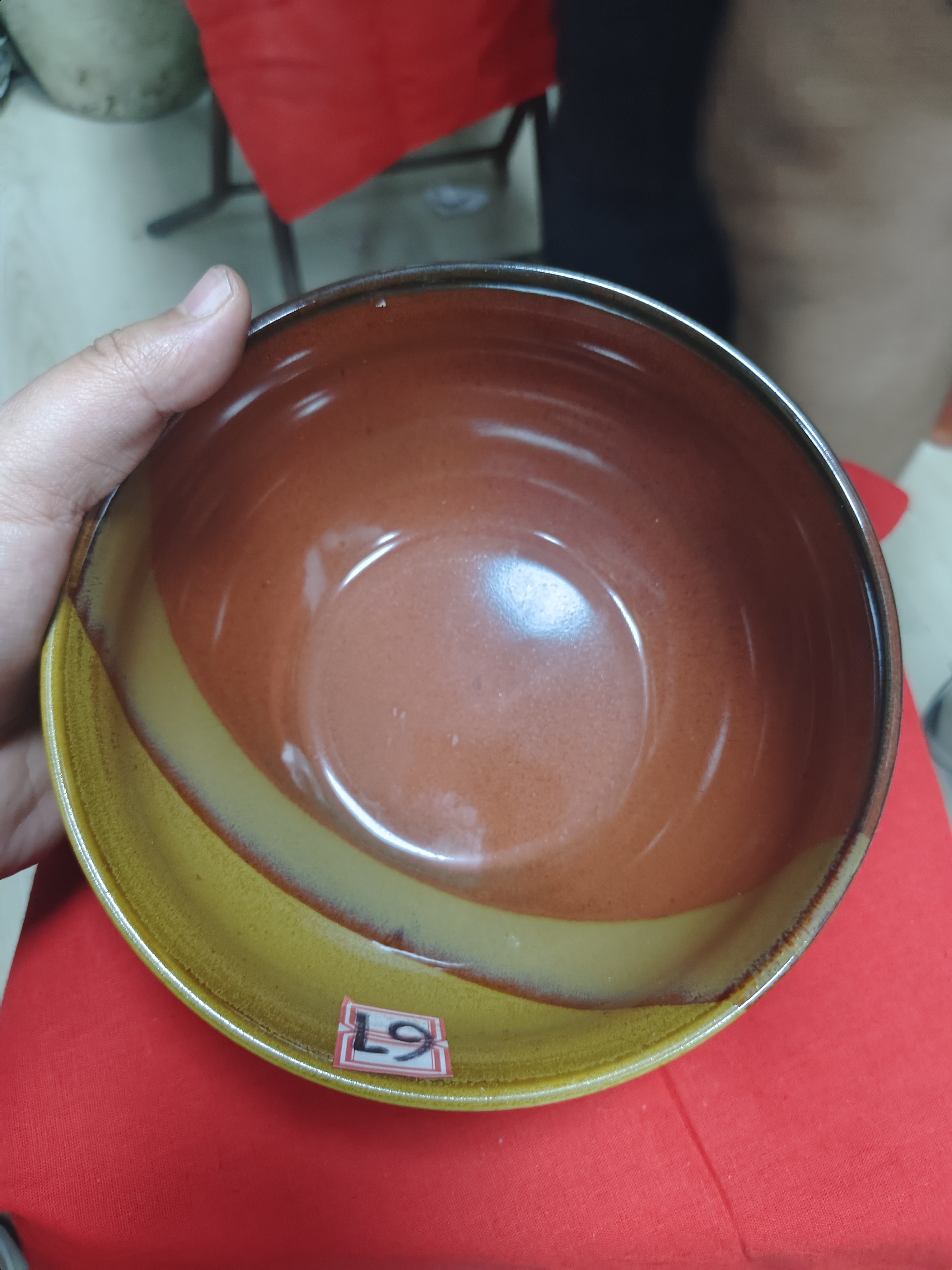 瓷片铁红釉碗一个