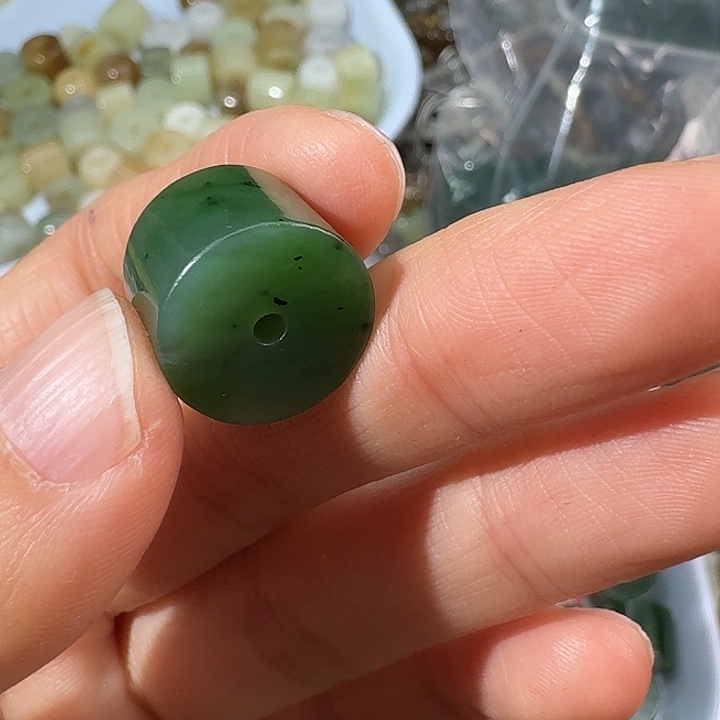 关***姐和田玉（碧玉）未镶嵌颈饰
