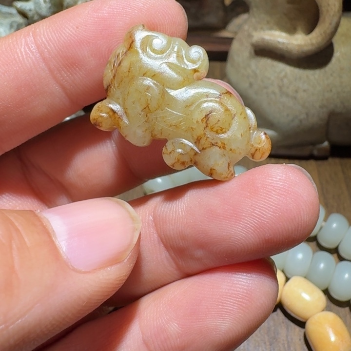 荣***威和田玉（糖玉）未镶嵌颈饰