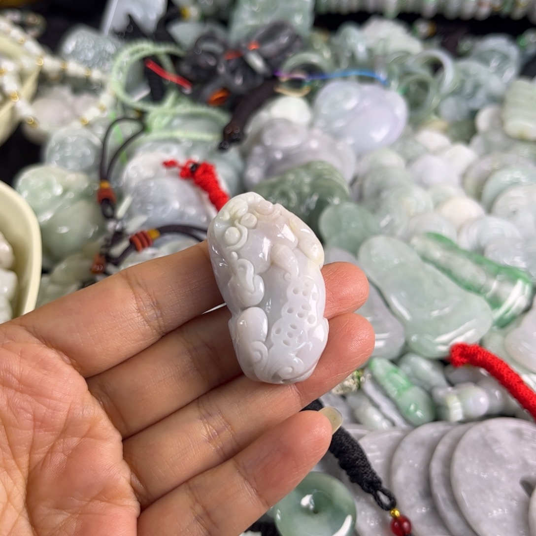 用***9翡翠未镶嵌吊坠(不含链)瑕疵