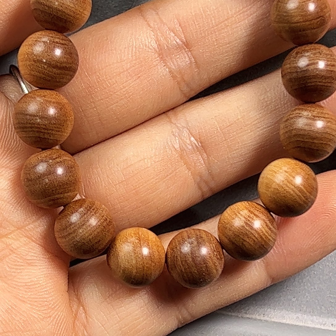 瓜***猹檀香木手串/手链迈索尔老山檀百年树心虫漏料1.0，18颗