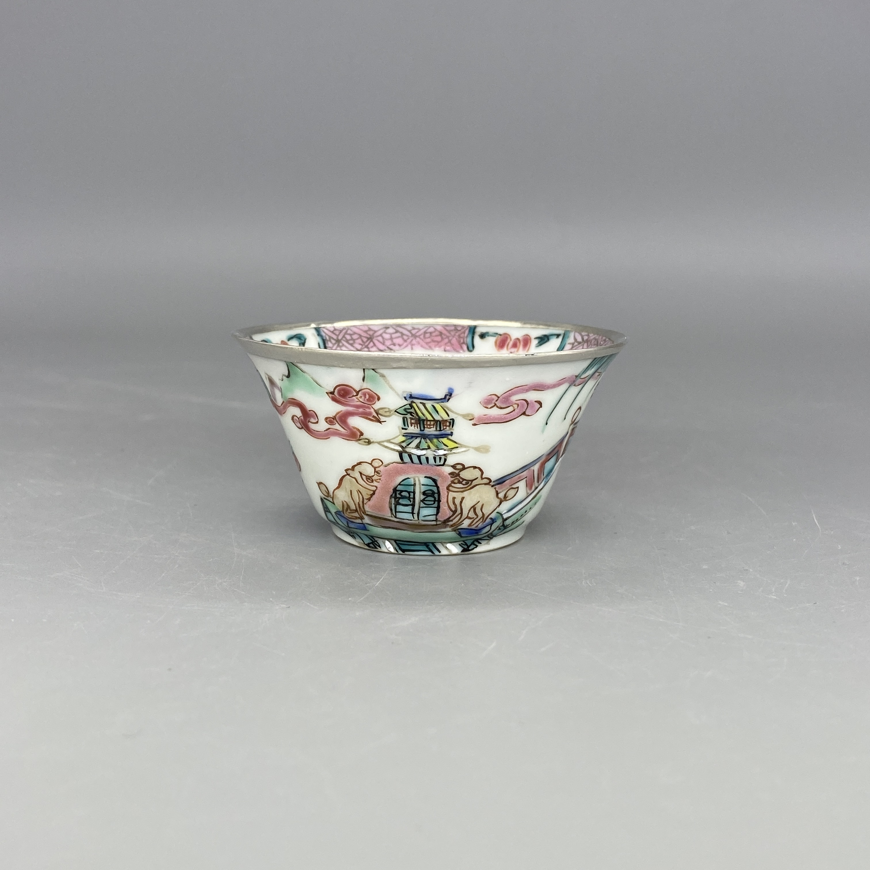 52412031*清雍正粉彩瑞兽纹杯/瓷器五/江苏省文物总店