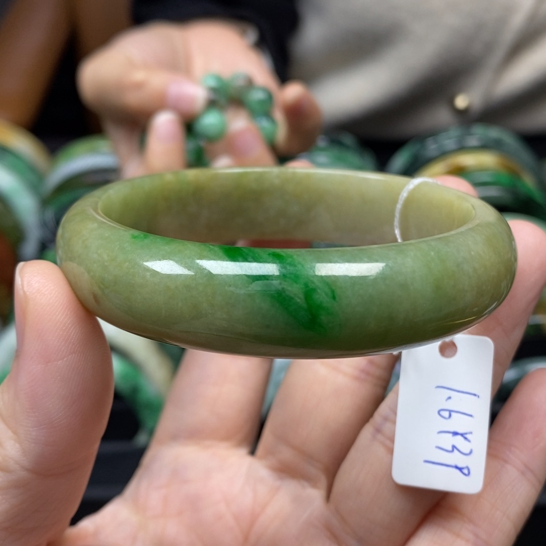 翡翠颈饰未镶嵌58.8圈口