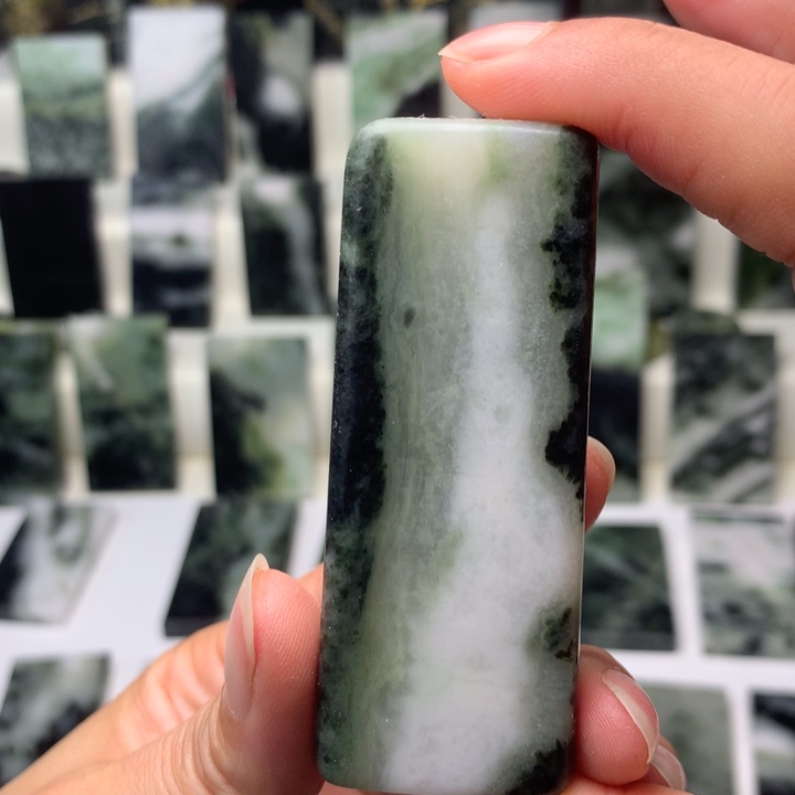 独山玉颈饰未镶嵌