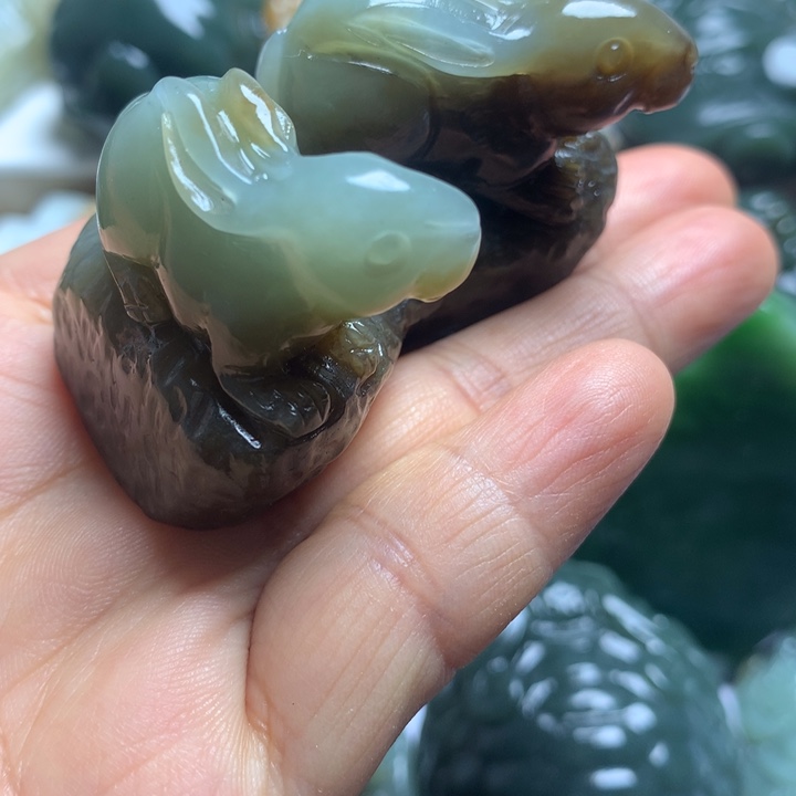 史***钩和田玉未镶嵌颈饰