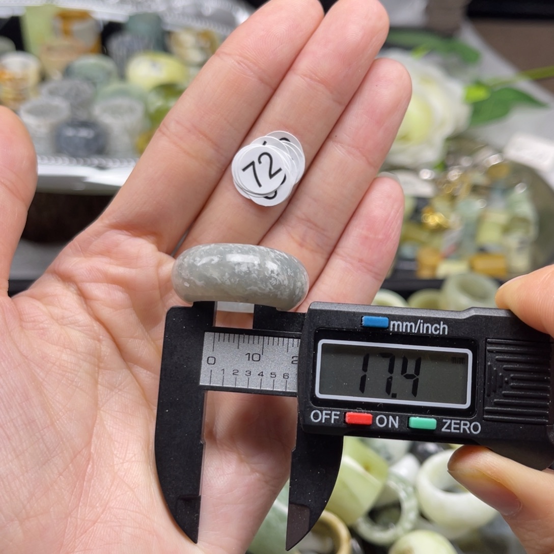 盘***起蛇纹石玉未镶嵌戒指