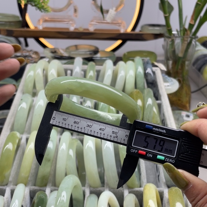 蛇纹石玉未镶嵌手镯262