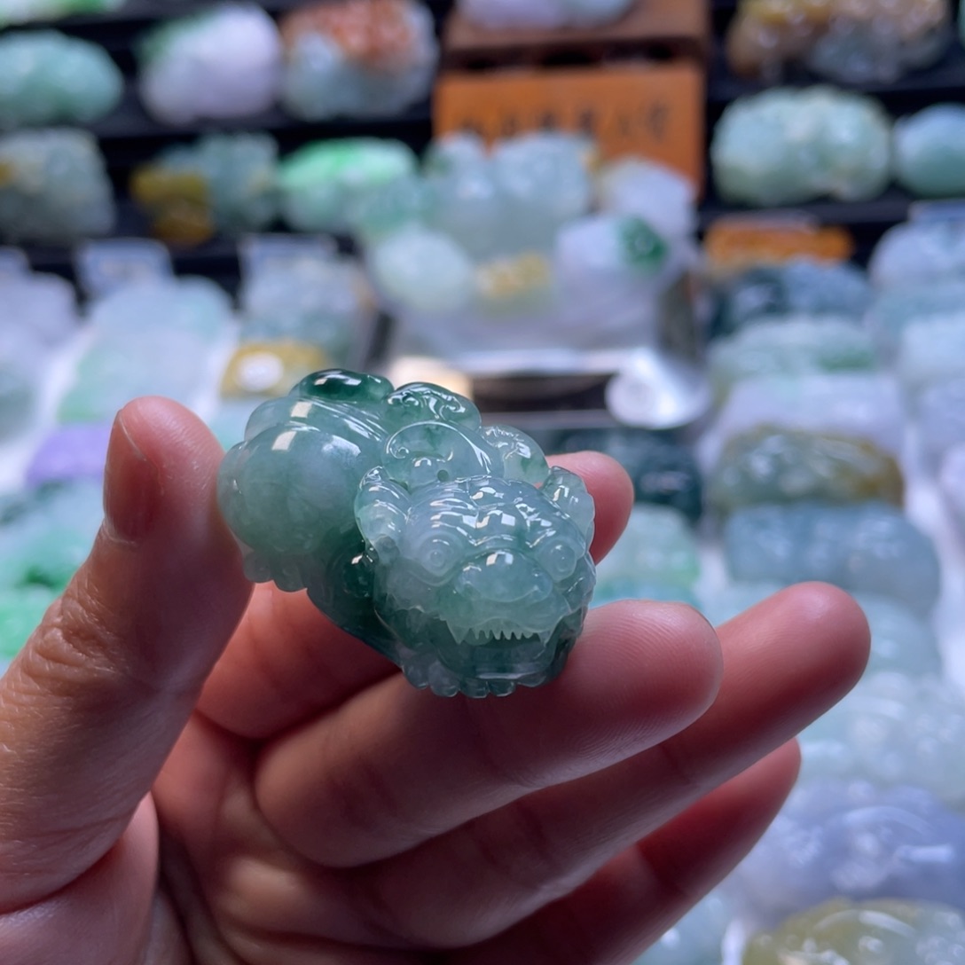 翡翠颈饰未镶嵌貔貅