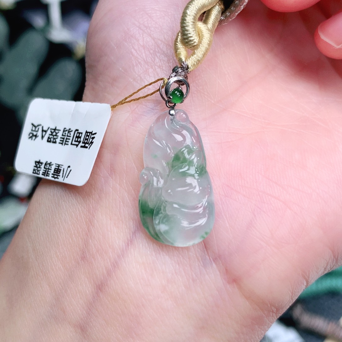 翡翠18K金镶嵌颈饰九尾狐