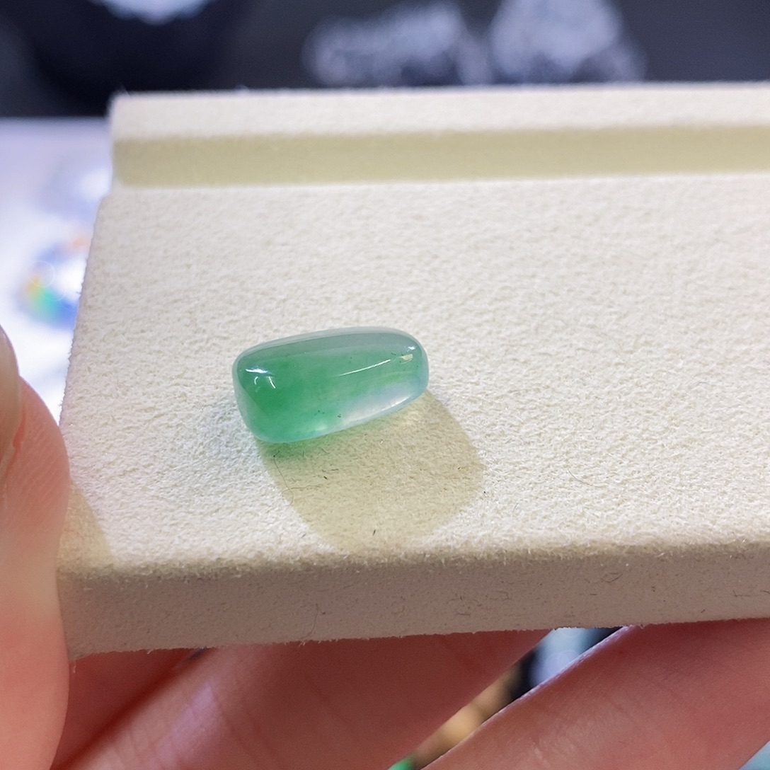 翡翠未镶嵌挂件随行