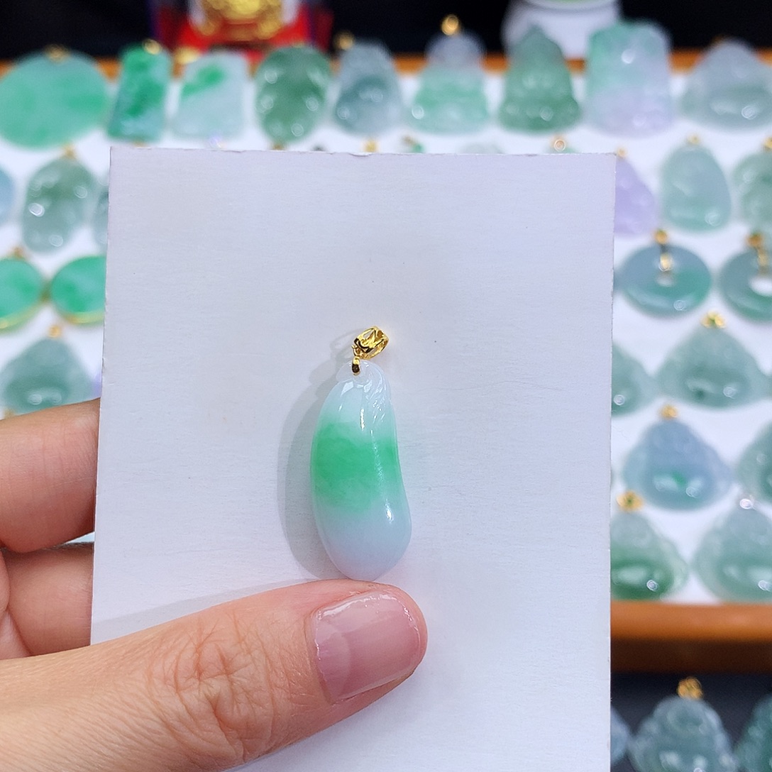 翡翠18K金镶嵌颈饰翡翠吊坠