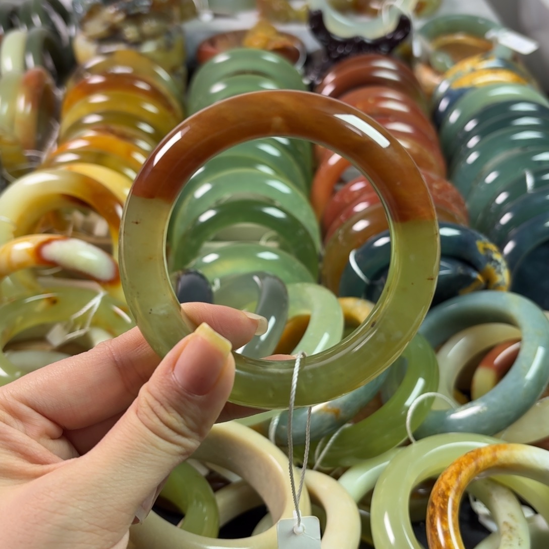 蛇纹石玉未镶嵌手镯