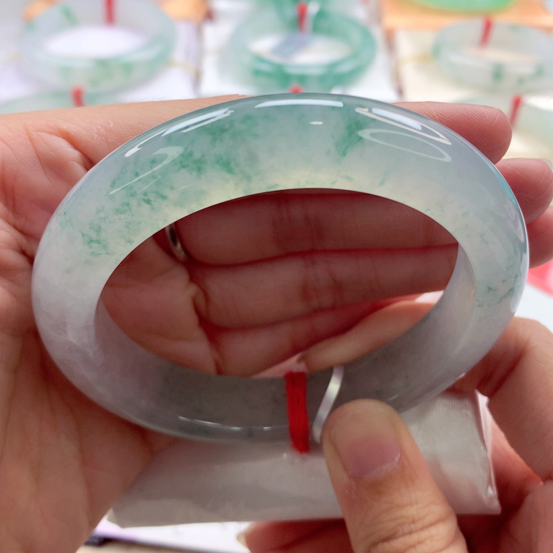 翡翠手镯未镶嵌60.4大圈毕业冰透起光A