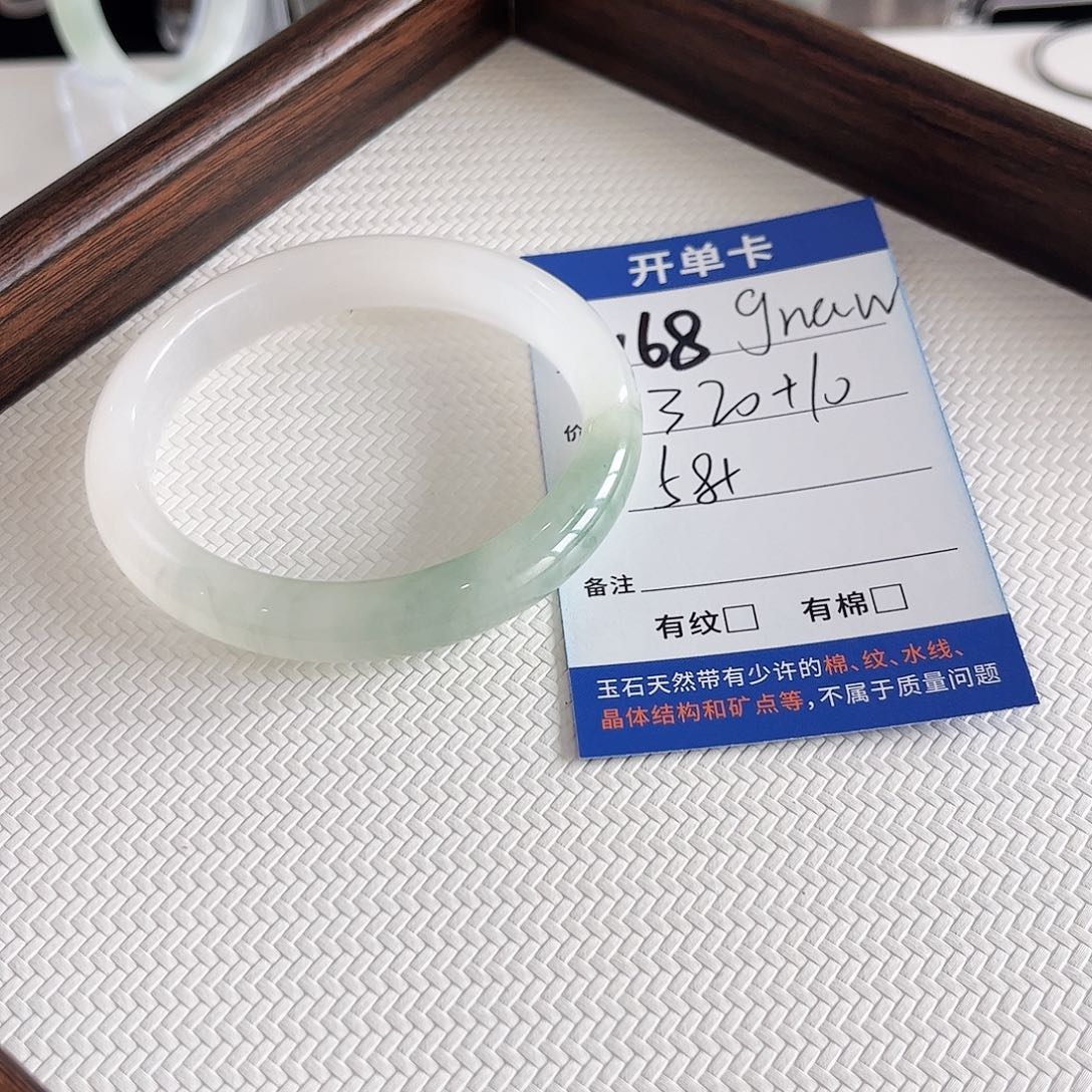 g***w石英质玉未镶嵌手镯