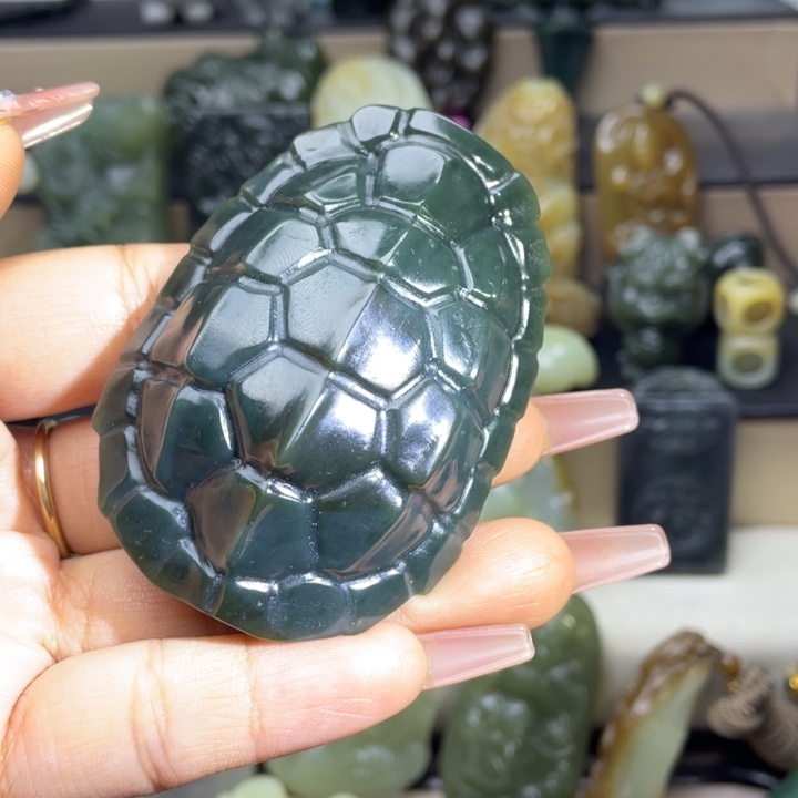 和田玉未镶嵌把件