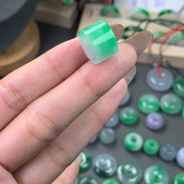 V***z路路通吊坠项链挂坠