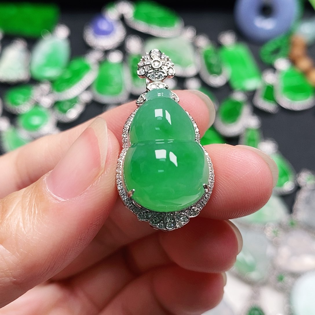 翡翠颈饰18K金镶嵌葫芦