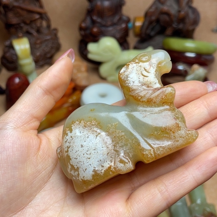 蛇纹石玉未镶嵌颈饰