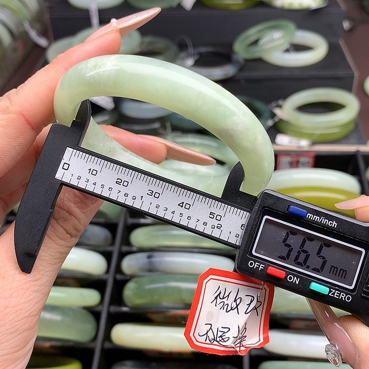 蛇纹石玉手镯未镶嵌590