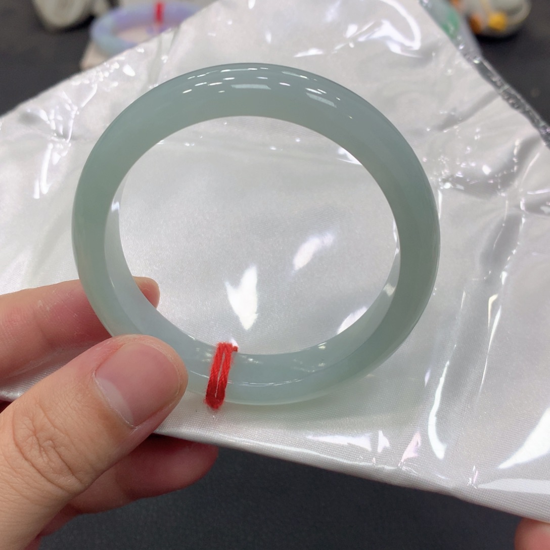 翡翠手镯未镶嵌翡翠