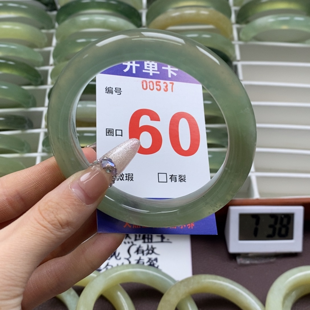 蛇纹石玉手镯未镶嵌