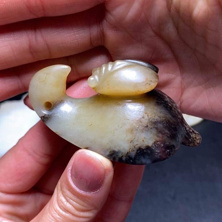 和田玉未镶嵌把件