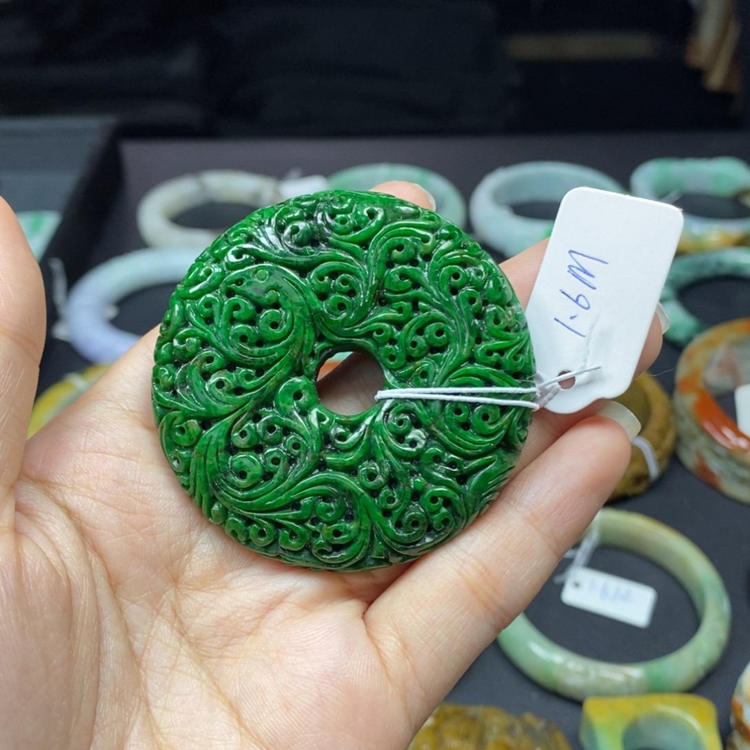 翡翠颈饰未镶嵌仿古平安扣 61