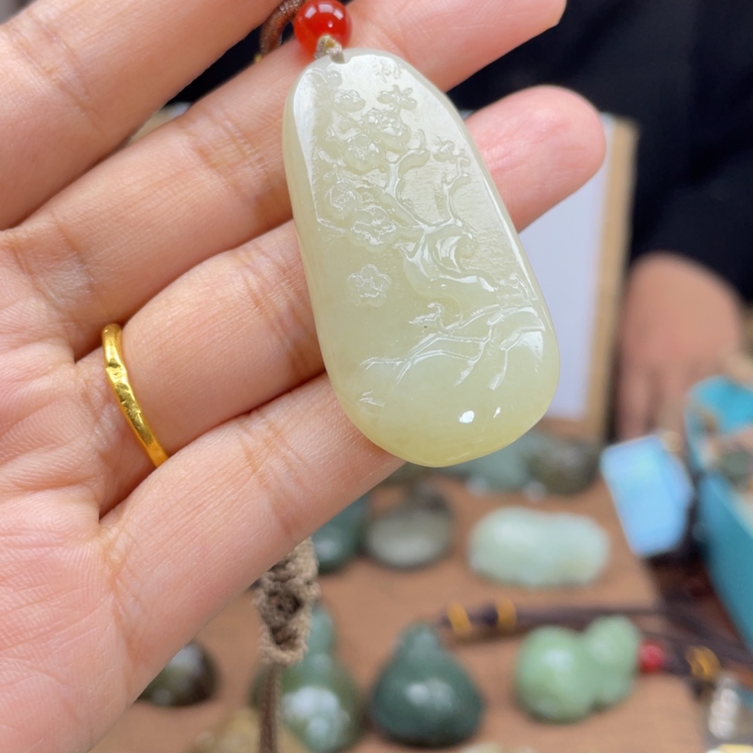 和田玉颈饰未镶嵌