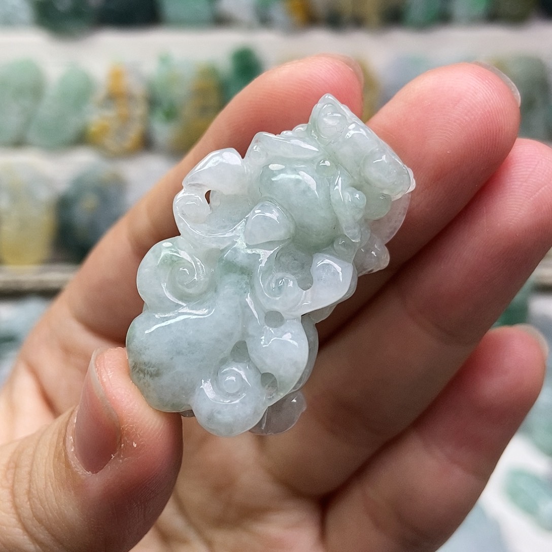 翡翠未镶嵌吊坠(赠链)