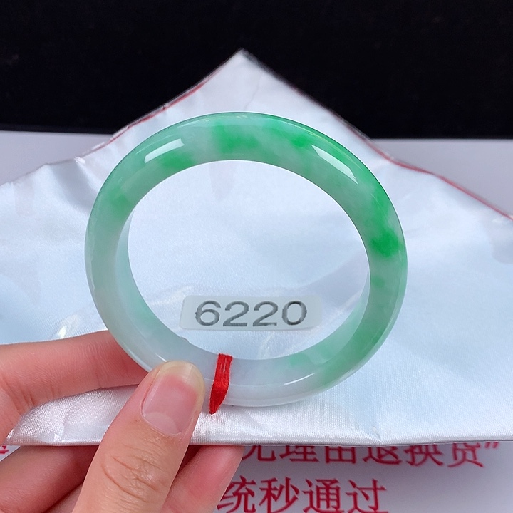 【闪购商品】翡翠手镯未镶嵌56圈口