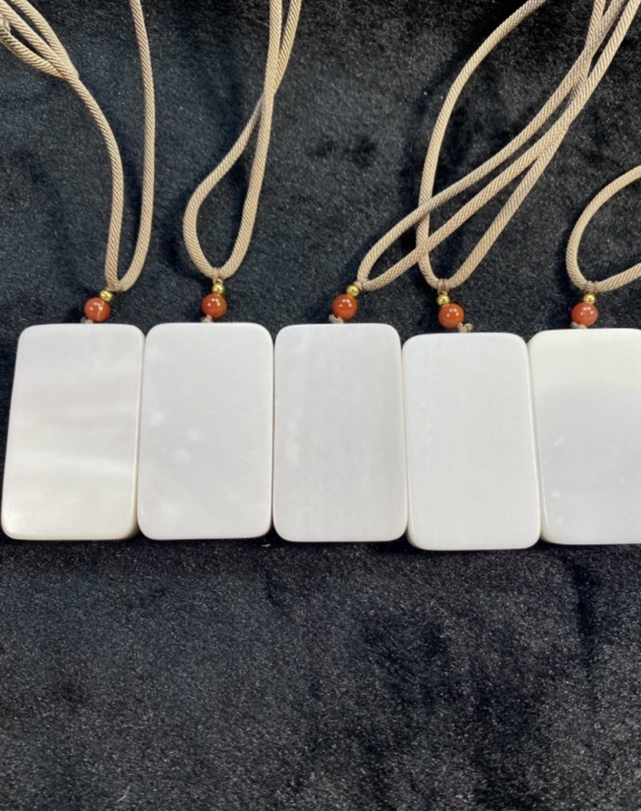 a888 带青花点（货中）和田玉4x6x1吊坠拍一发一多样性发货