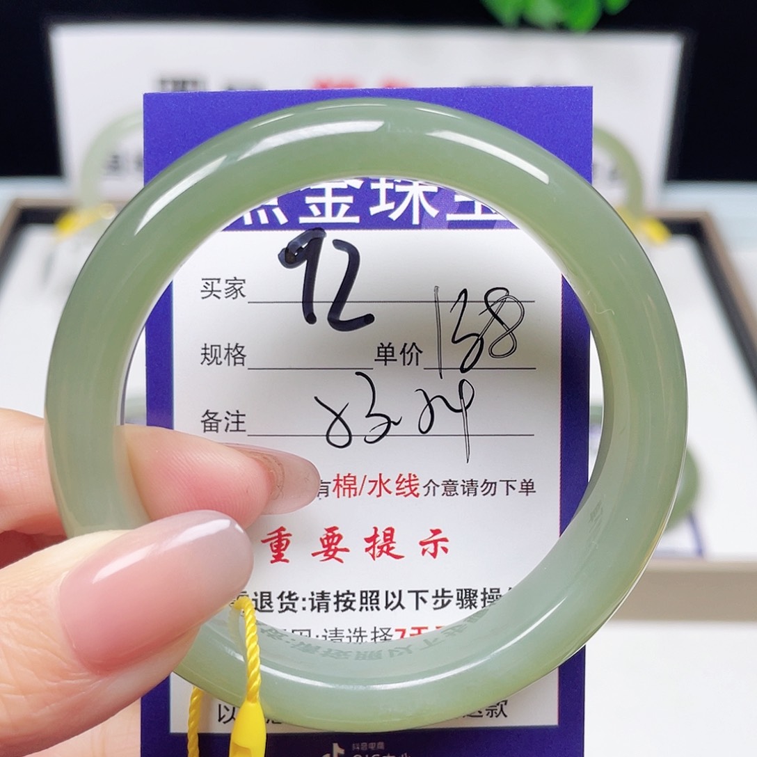 和田玉手镯未镶嵌