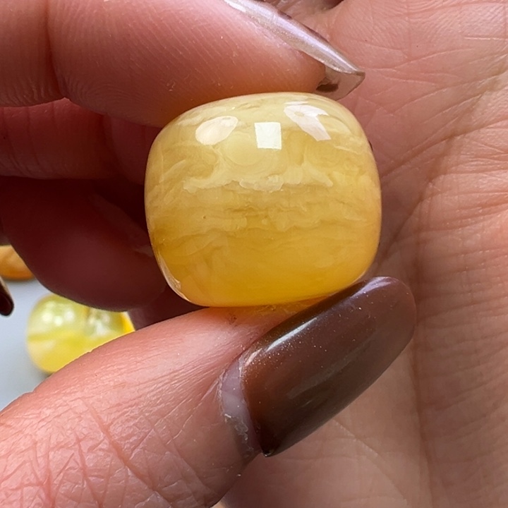 蜜蜡未镶嵌珠宝奇石