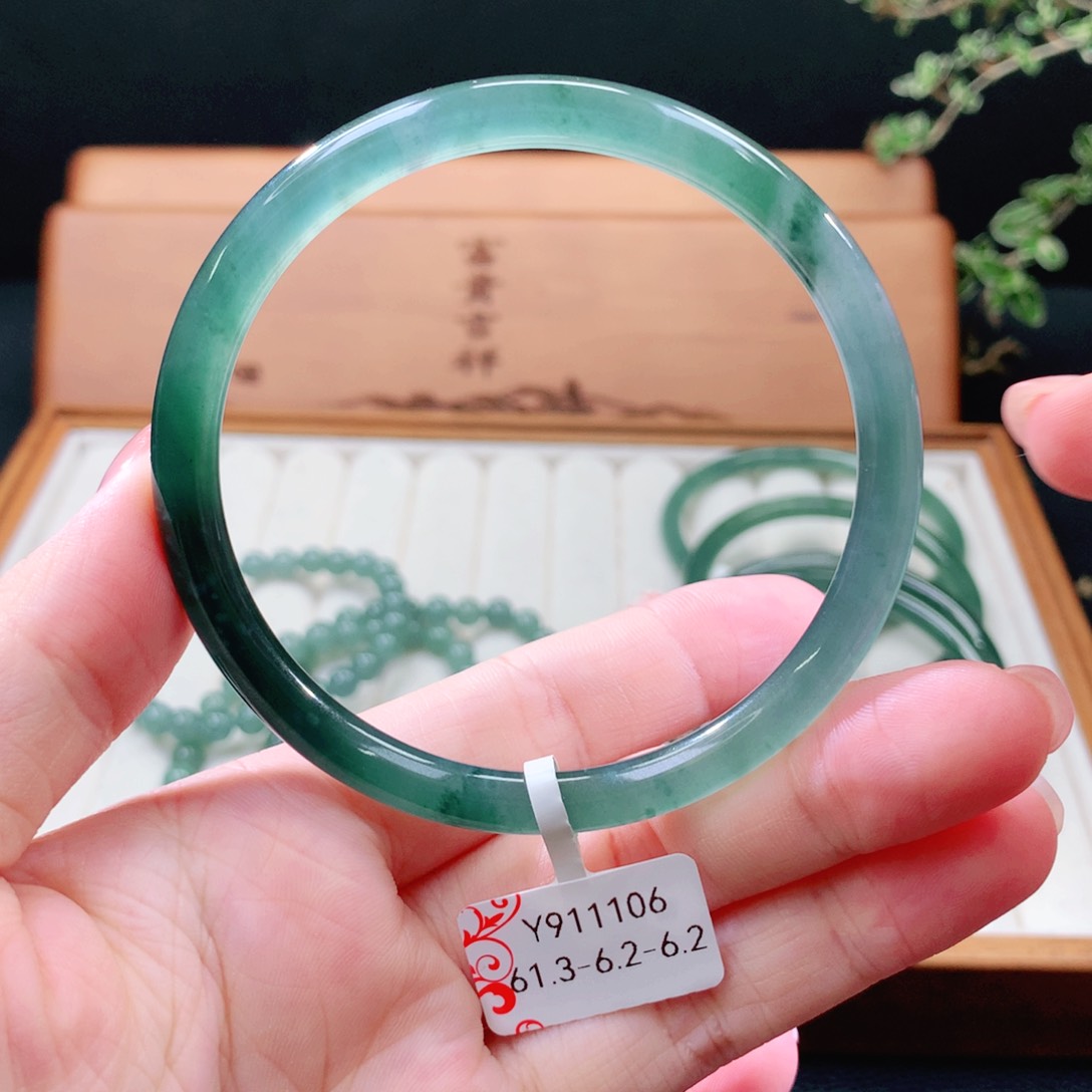 翡翠手镯（圆镯）未镶嵌