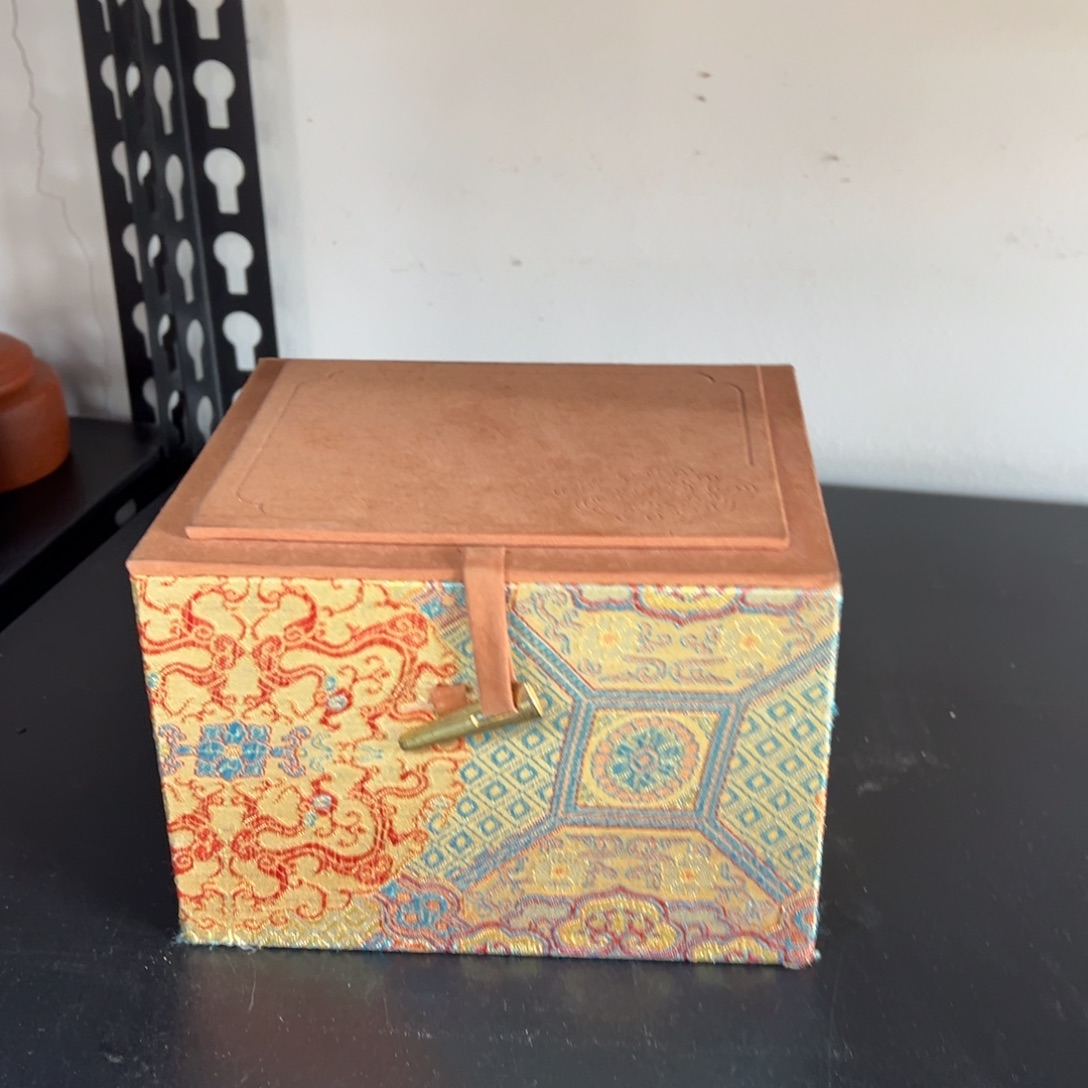 茶壶紫砂汽修厂和机械设备