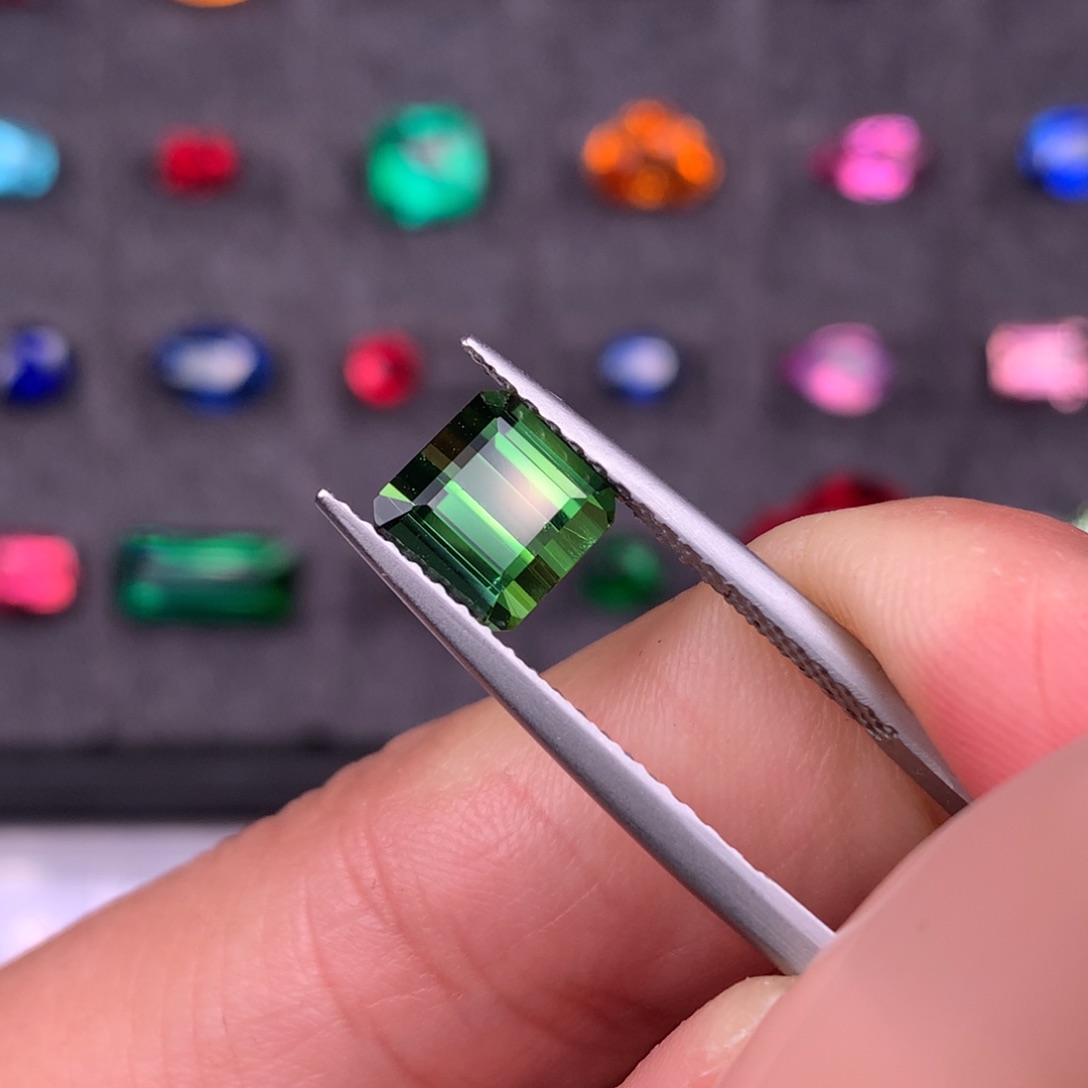 碧玺珠宝半成品未镶嵌2.55ct电光绿开播福利
