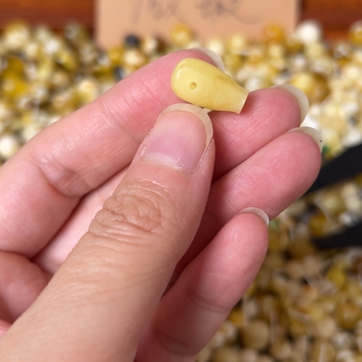 蜜蜡未镶嵌裸石9.6mm一个