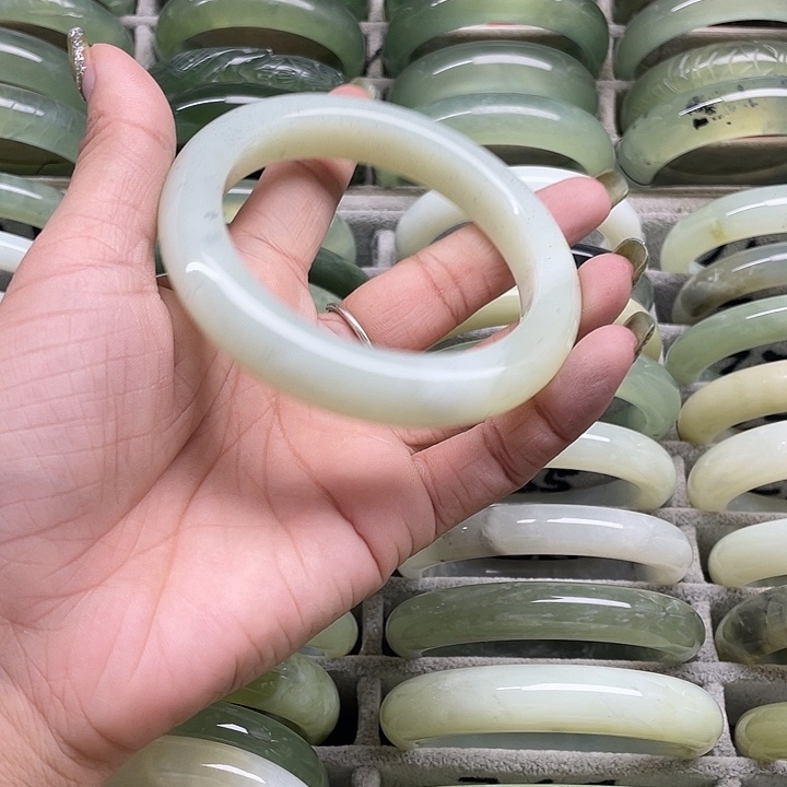 蛇纹石玉未镶嵌手镯254
