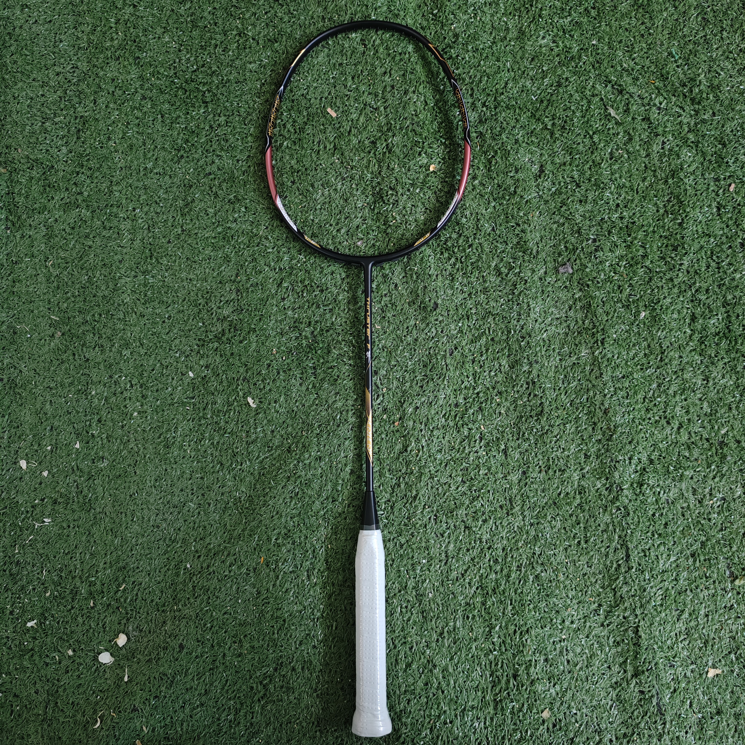 F[黑金隼]二次成型三段式拍框羽毛球拍