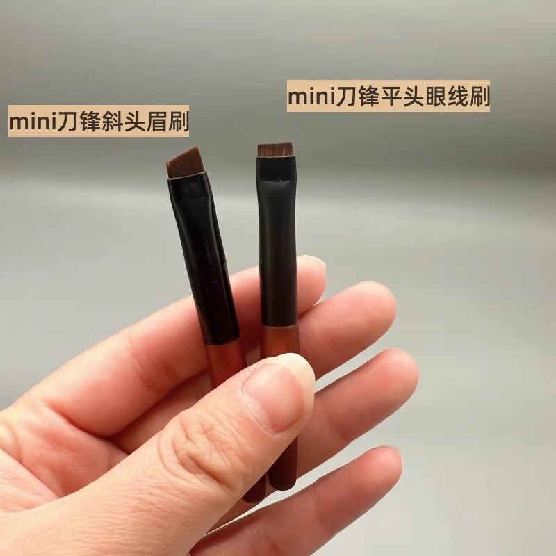 咪逆狗M022M023迷你款刀锋平头眼线斜角眉刷扁头眼脸下至卧蚕刷子