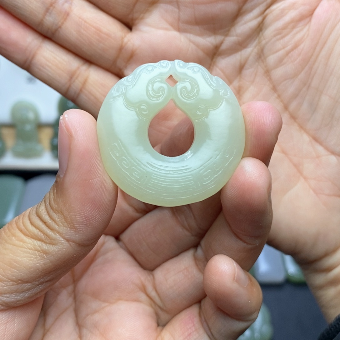 和田玉颈饰未镶嵌