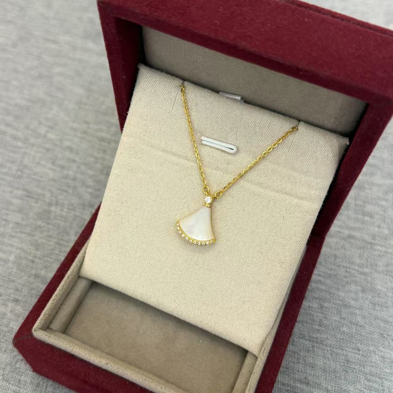 【东豪奢选】足金时尚百搭轻奢精致镶嵌扇形裙子项链