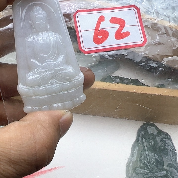 翡翠颈饰未镶嵌霄*