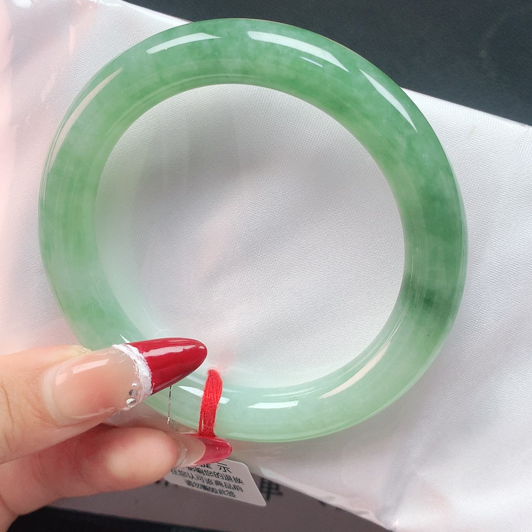 翡翠手镯未镶嵌56圈