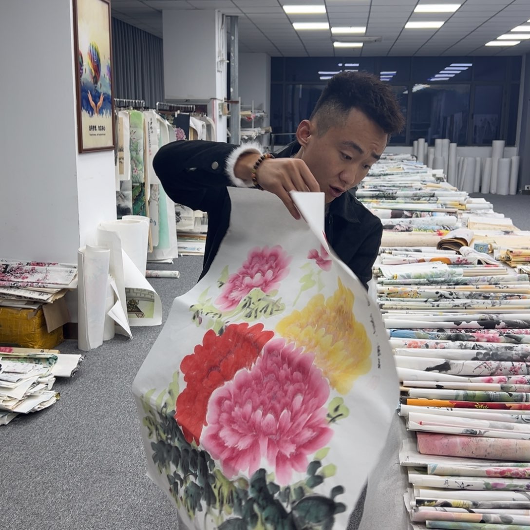 国画卖字画的小男孩